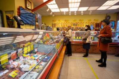 Кабмин не считает нужным ограничивать цены на продукты в России