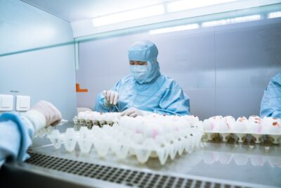 ВНИИЗЖ нарастил выпуск ветеринарных вакцин на 18%